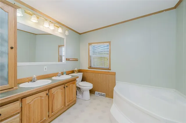 $290,000 | 38 Hummingbird Lane, Tiverton, RI 02878
