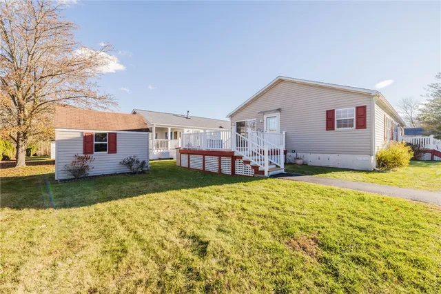 $290,000 | 38 Hummingbird Lane, Tiverton, RI 02878