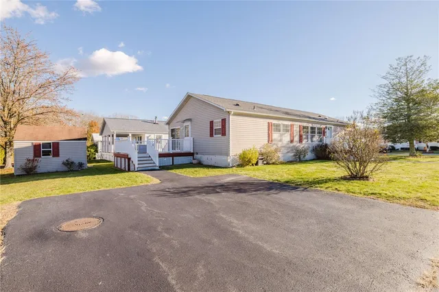 $290,000 | 38 Hummingbird Lane, Tiverton, RI 02878