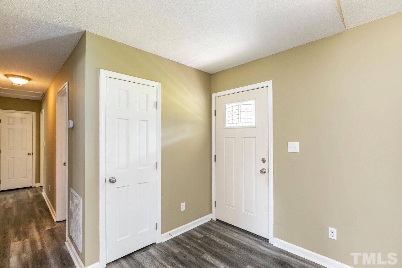 10700 Hunt Farms Lane Raleigh, NC 27603 - Photo 4 of 30