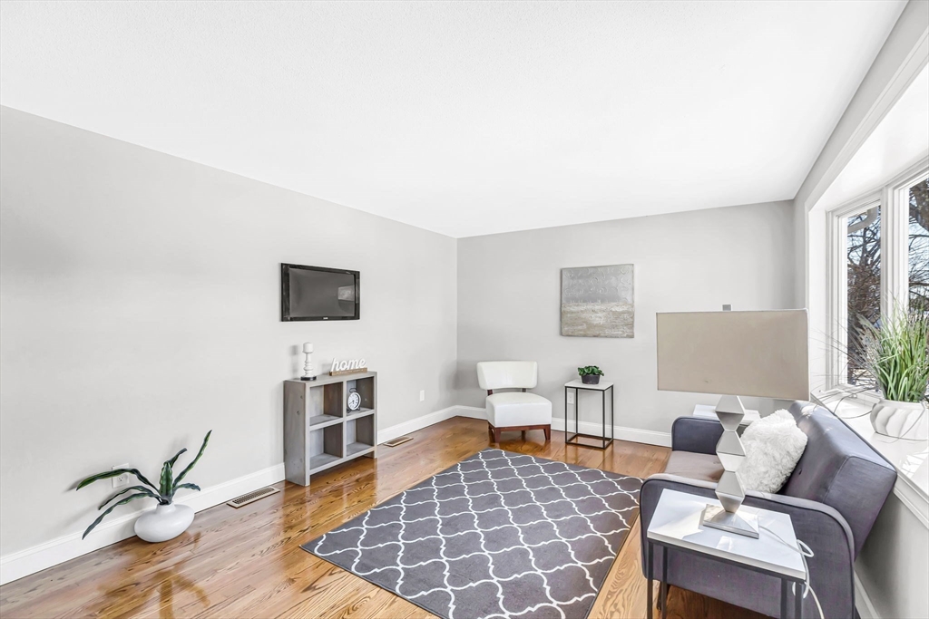 207 Lamont Street Springfield, MA 01119 - Photo 11 of 42