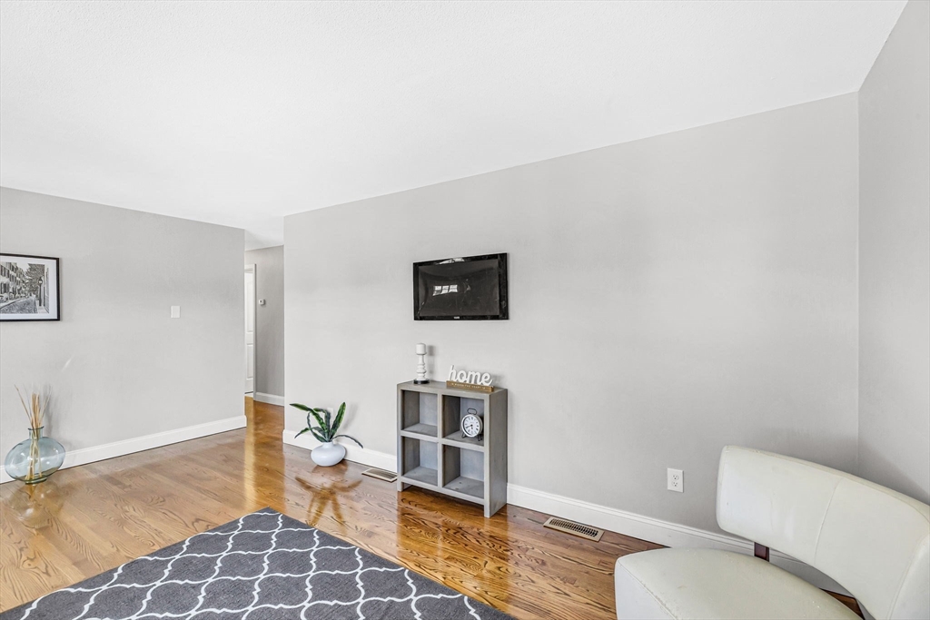 207 Lamont Street Springfield, MA 01119 - Photo 12 of 42