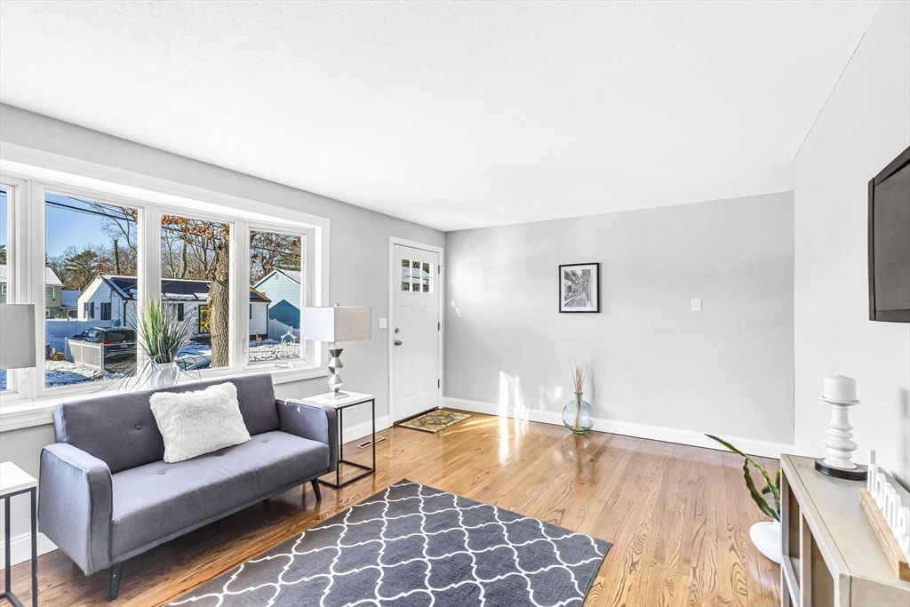 207 Lamont Street Springfield, MA 01119 - Photo 13 of 42