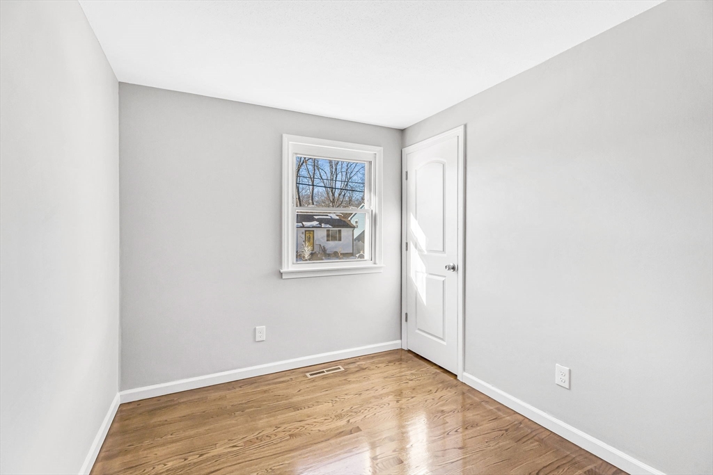 207 Lamont Street Springfield, MA 01119 - Photo 15 of 42
