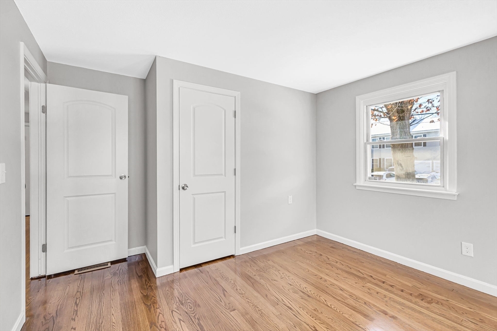 207 Lamont Street Springfield, MA 01119 - Photo 18 of 42