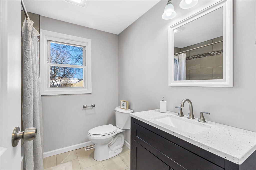 207 Lamont Street Springfield, MA 01119 - Photo 23 of 42