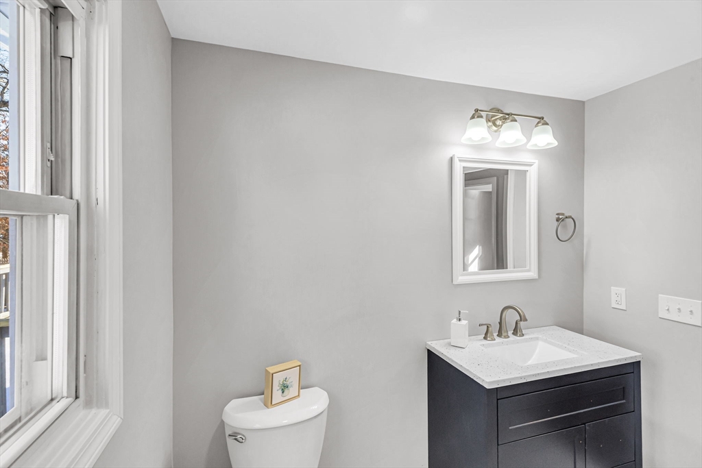 207 Lamont Street Springfield, MA 01119 - Photo 25 of 42
