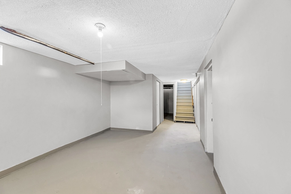 207 Lamont Street Springfield, MA 01119 - Photo 29 of 42