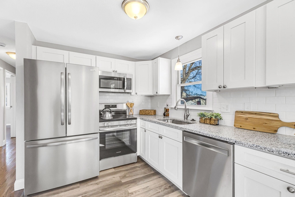 207 Lamont Street Springfield, MA 01119 - Photo 4 of 42