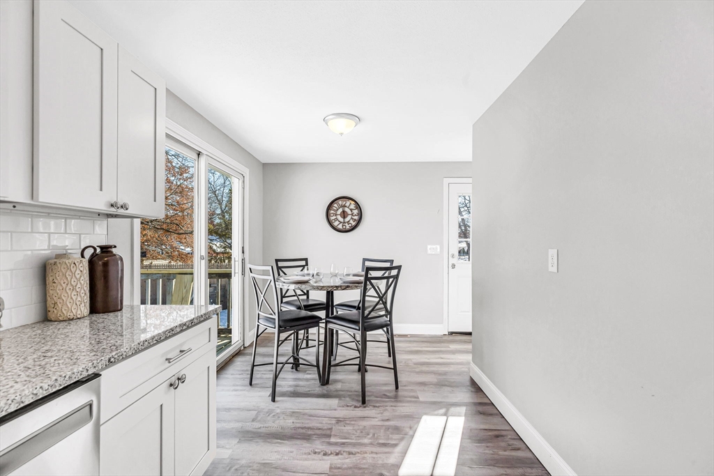 207 Lamont Street Springfield, MA 01119 - Photo 8 of 42