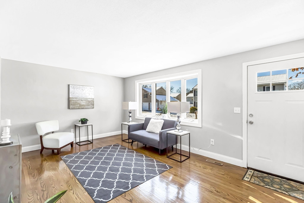 207 Lamont Street Springfield, MA 01119 - Photo 9 of 42