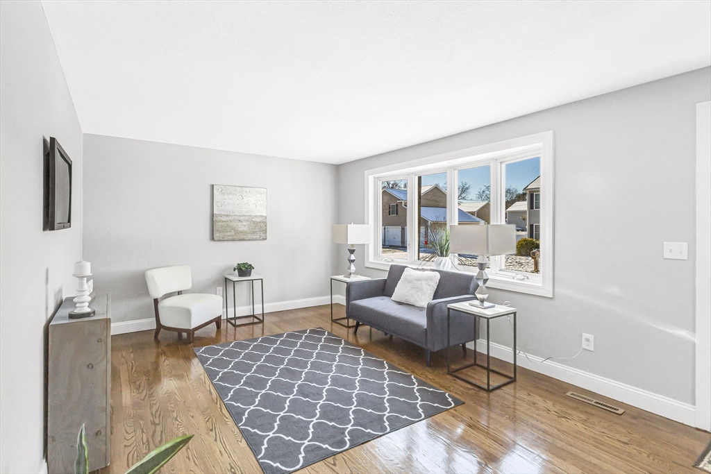 207 Lamont Street Springfield, MA 01119 - Photo 10 of 42