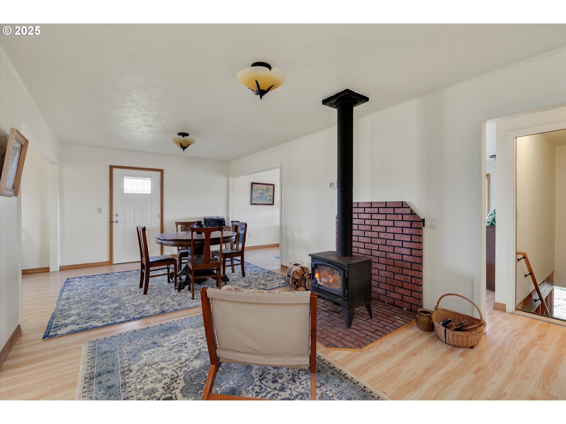 9030 Northwest Pike Road Yamhill, OR 97148 - Photo 9 of 48 Living Room