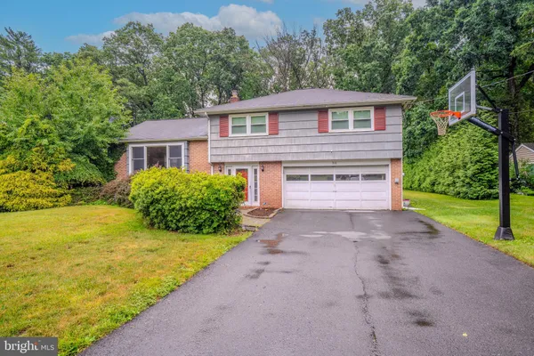 $810,000 | 318 Oak Lane, Princeton Junction, NJ 08550