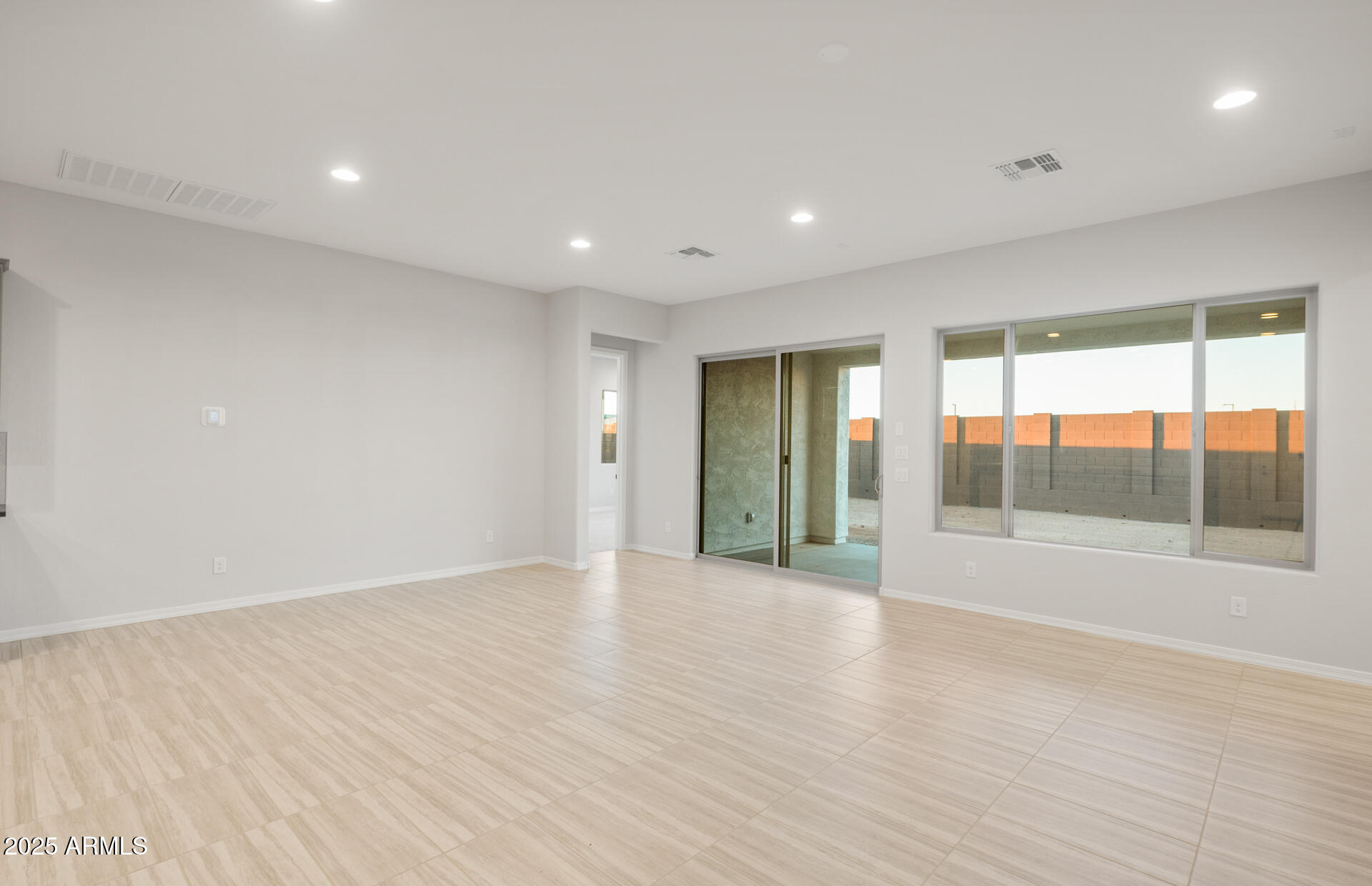 16158 West Red Bird Road Surprise, AZ 85387 - Photo 15 of 29 Cafe/Gathering Room