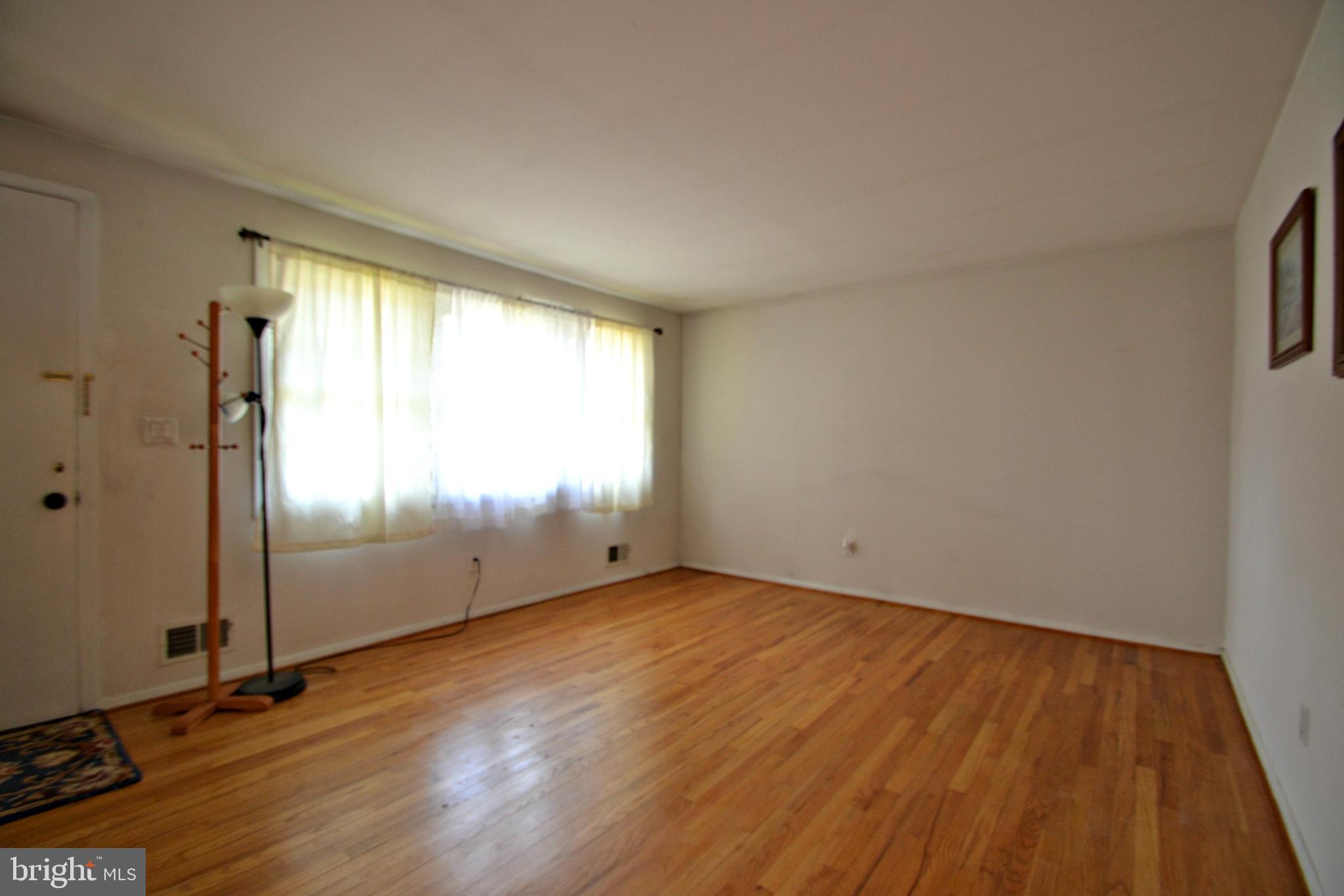 Spacious living room