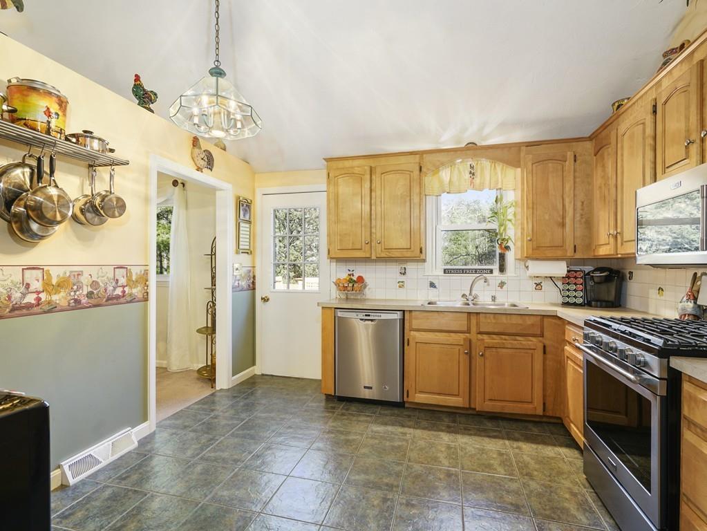 32 Bay Road Easton, MA 02356 - Photo 15 of 35