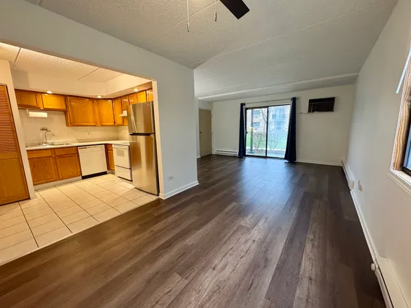 $1,500 | 244 Klein Creek Court, Unit 1A, Carol Stream, IL 60188