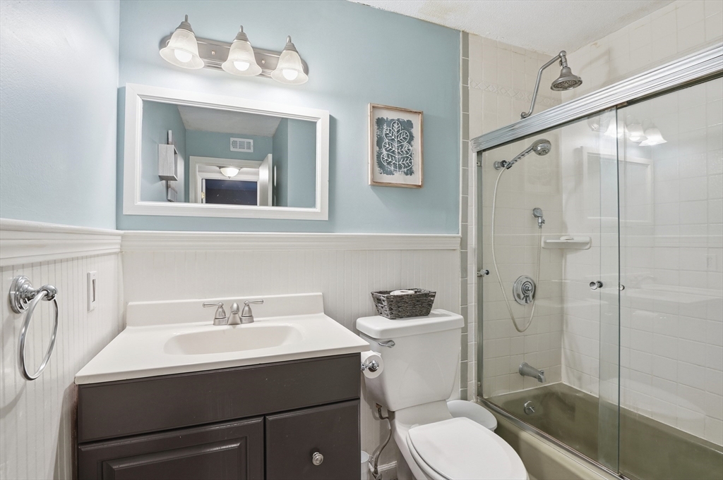 9 Shadowbrook Lane, Unit 29 Milford, MA 01757 - Photo 18 of 28