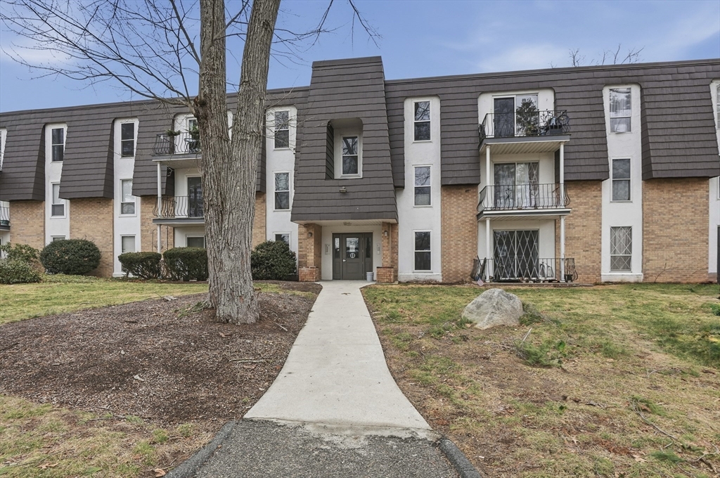 9 Shadowbrook Lane, Unit 29 Milford, MA 01757 - Photo 26 of 28