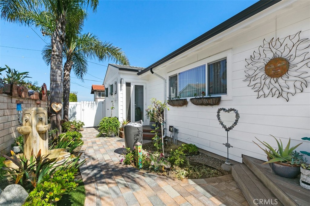 24272 Selva Road Dana Point, CA 92629 - Photo 28 of 39 a vase of flowers sitting on a table in front of a house