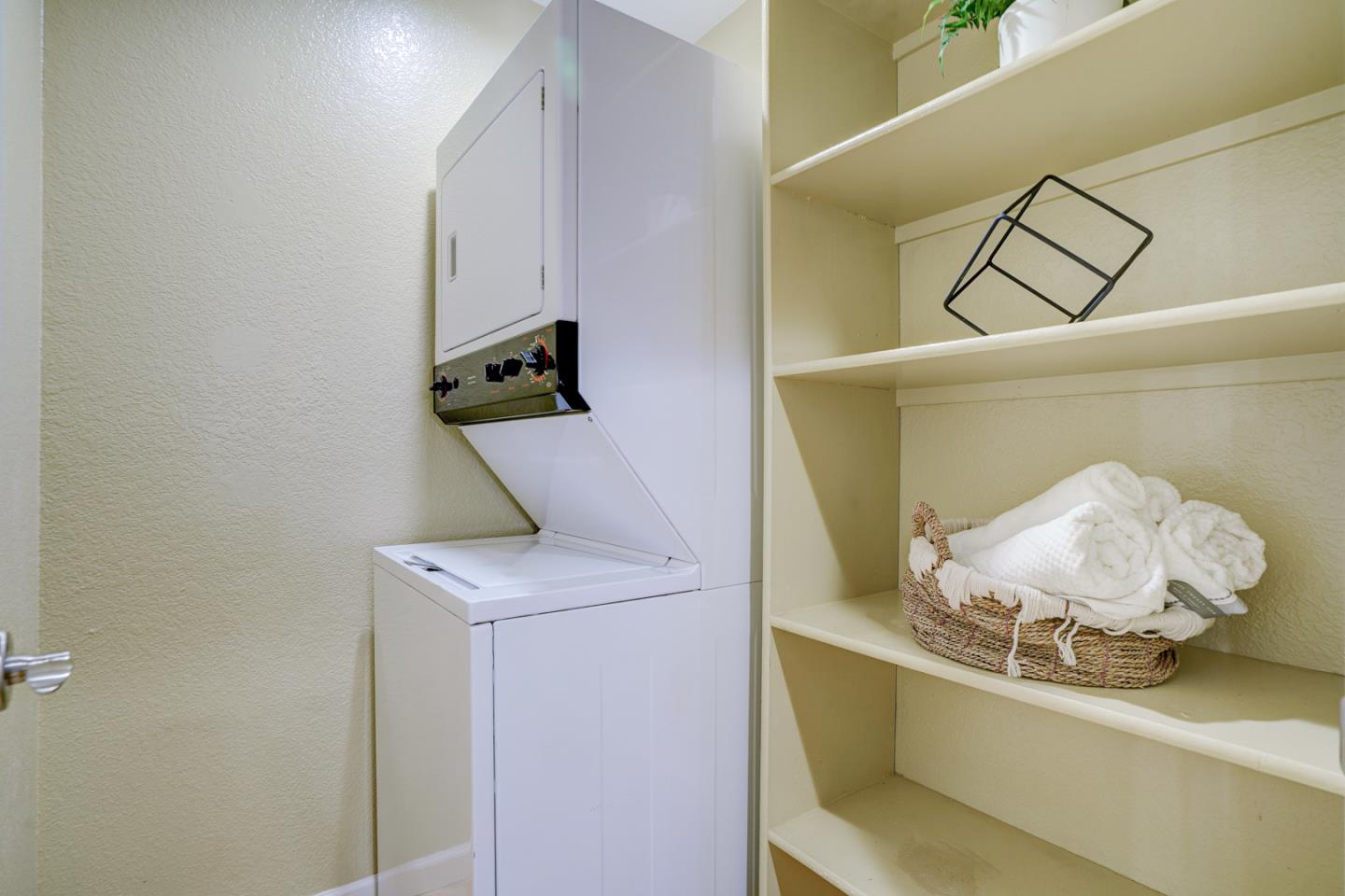 2250 Monroe Street, Unit 192 Santa Clara, CA 95050 - Photo 22 of 33 a bathroom with a sink and mirror