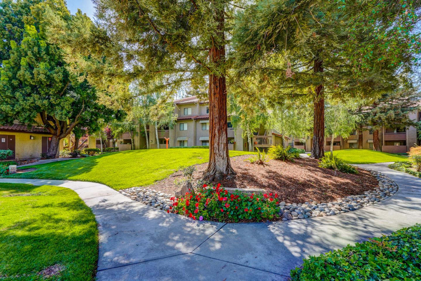 2250 Monroe Street, Unit 192 Santa Clara, CA 95050 - Photo 7 of 33 a view of a volley ball court