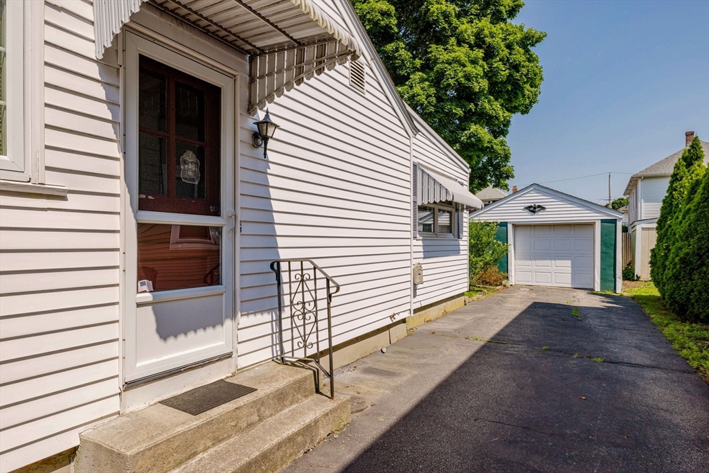 156 Harris Street Pawtucket, RI 02861 - Photo 38 of 41