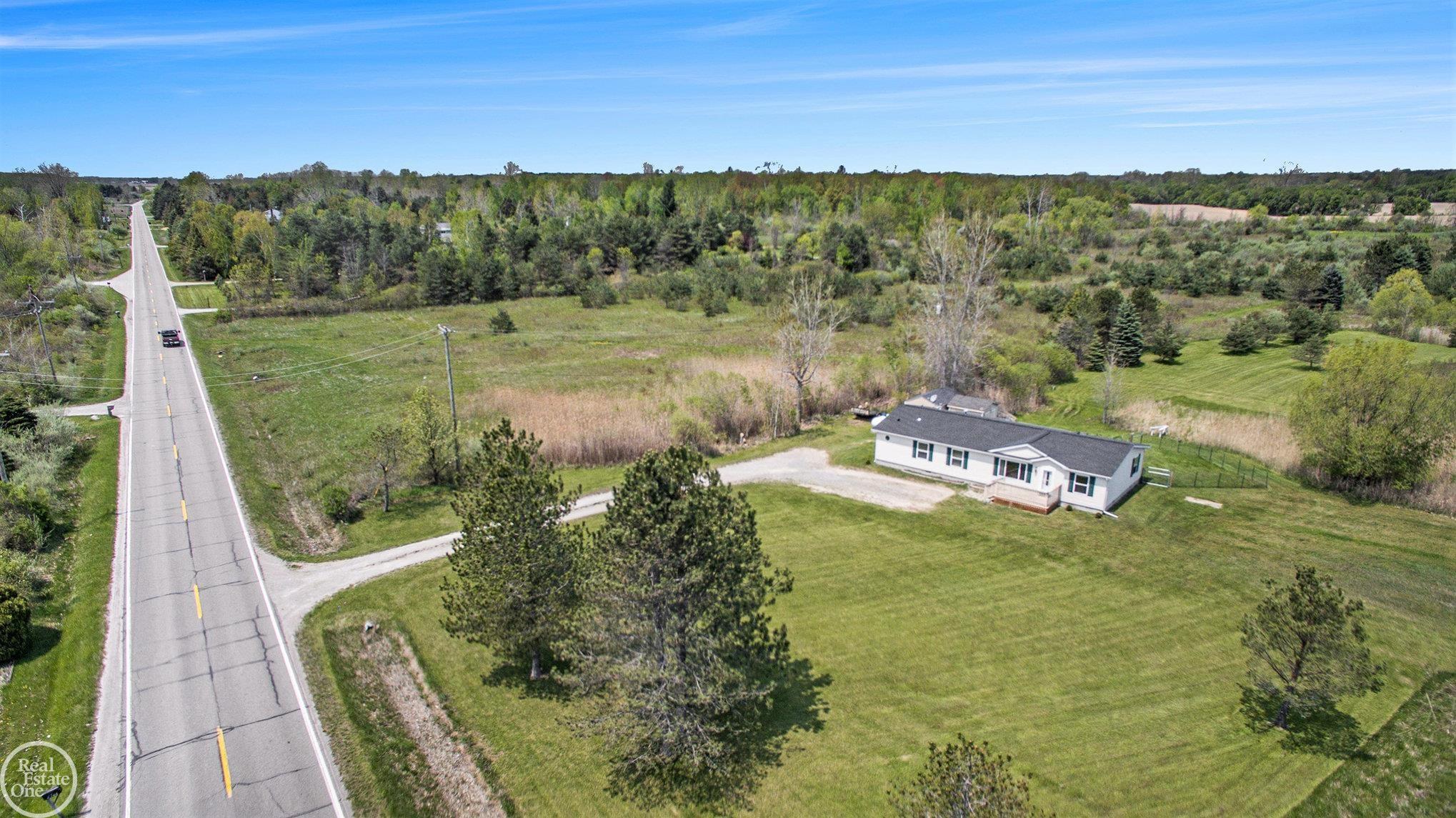 4184 Harris Road Fort Gratiot, MI 48059 - Photo 2 of 31