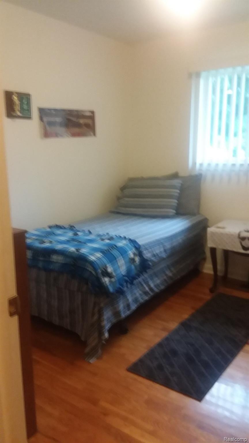 6344 Calkins Road Flint, MI 48532 - Photo 12 of 24 bed2#.jpg