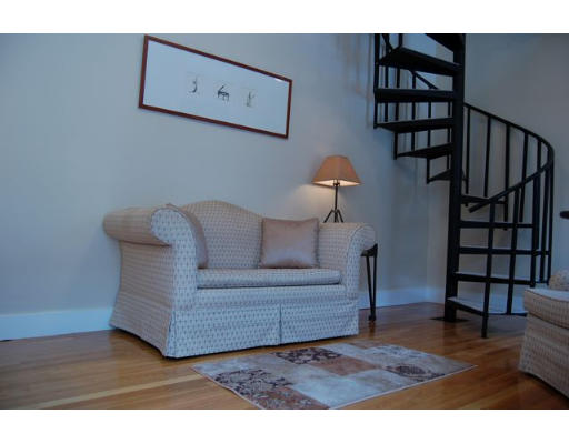 155 Maple Street, Unit 2 Danvers, MA 01923 - Photo 3 of 27 Gallery Image 3