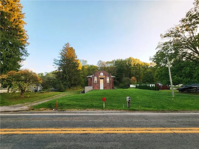 a view of a yard in front of a house