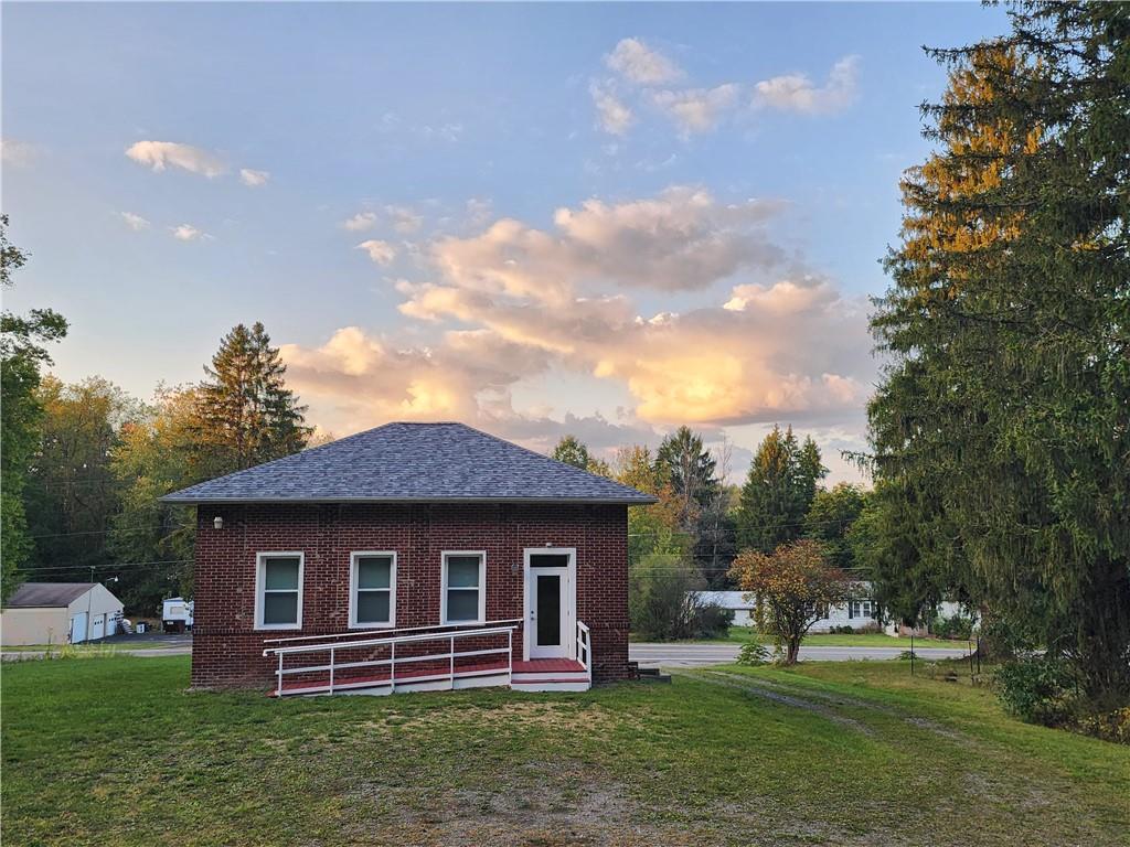 1750 Harbor Edinburg Road Edinburg, PA 16116 - Photo 37 of 39 a front view of a house with garden
