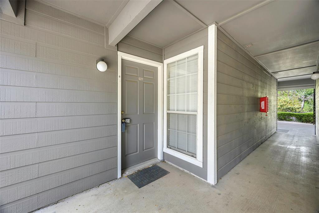 18333 Roehampton Drive, Unit 1412 Dallas, TX 75252 - Photo 2 of 14 a view of entryway