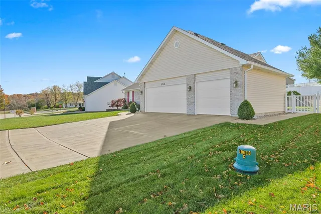 $425,000 | 2712 Kings Crossing Drive, Barnhart, MO 63012