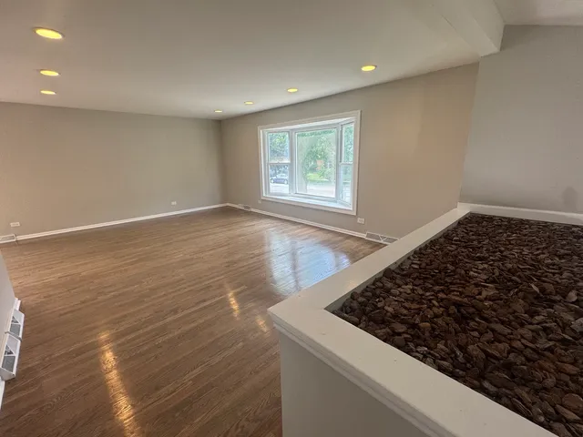 $3,100 | 14811 Minerva Avenue, Dolton, IL 60419