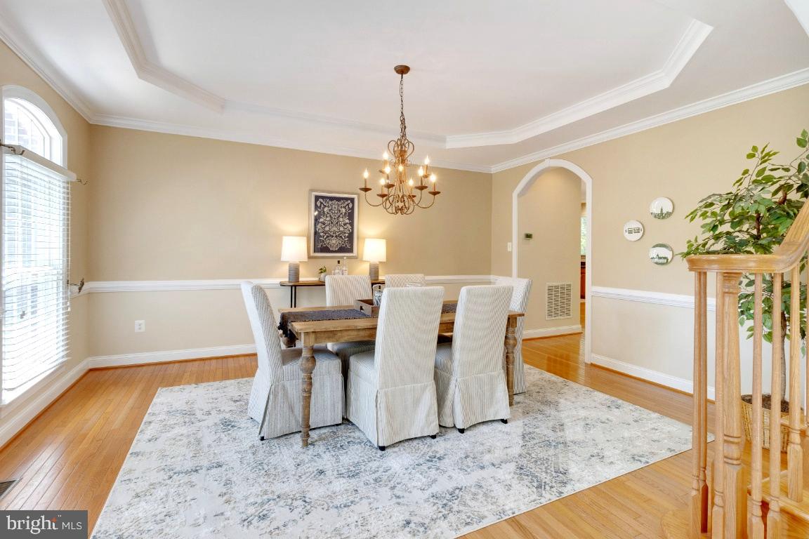 1602 Rabbit Foot Clover Court Annapolis, MD 21401 - Photo 23 of 59 Elegant Chair Rail . Tray Ceiling
