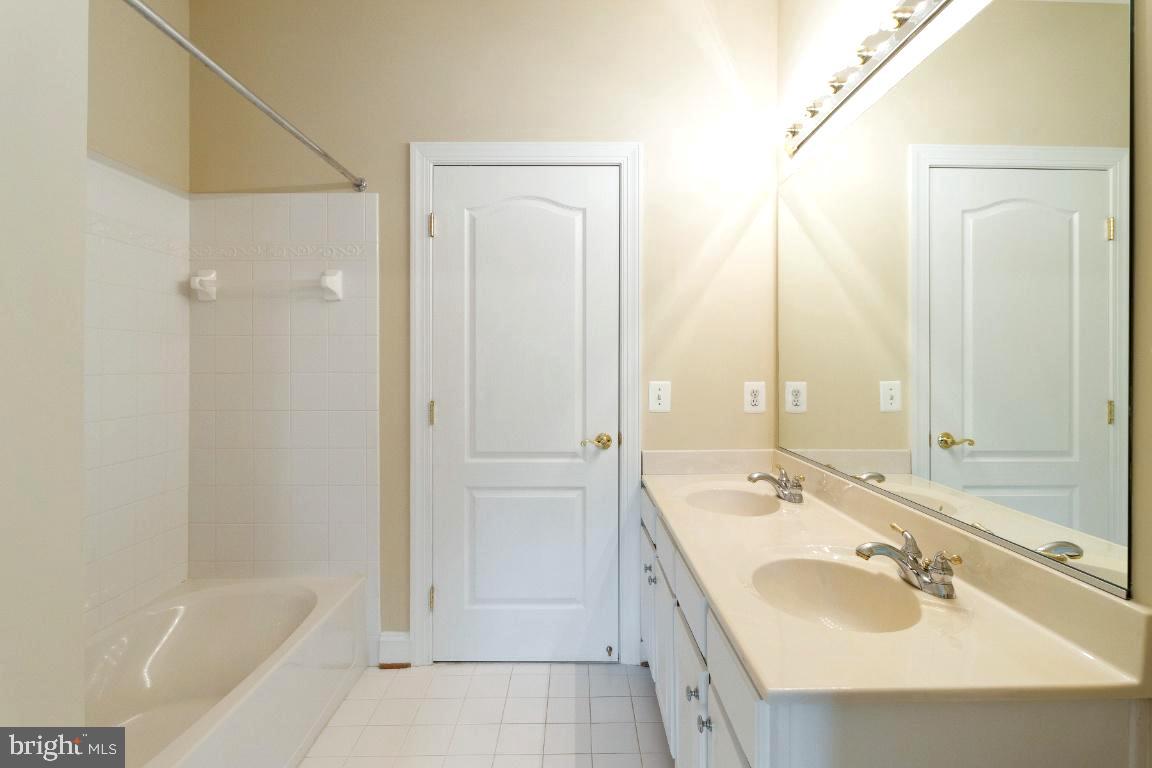1602 Rabbit Foot Clover Court Annapolis, MD 21401 - Photo 47 of 59 Jack 'n' Jill Tub/Shower Combo