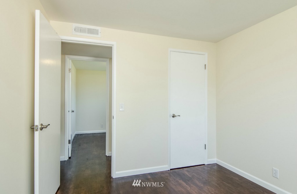 15767 118th Place Southeast Renton, WA 98058 - Photo 17 of 21 Gallery Image 17