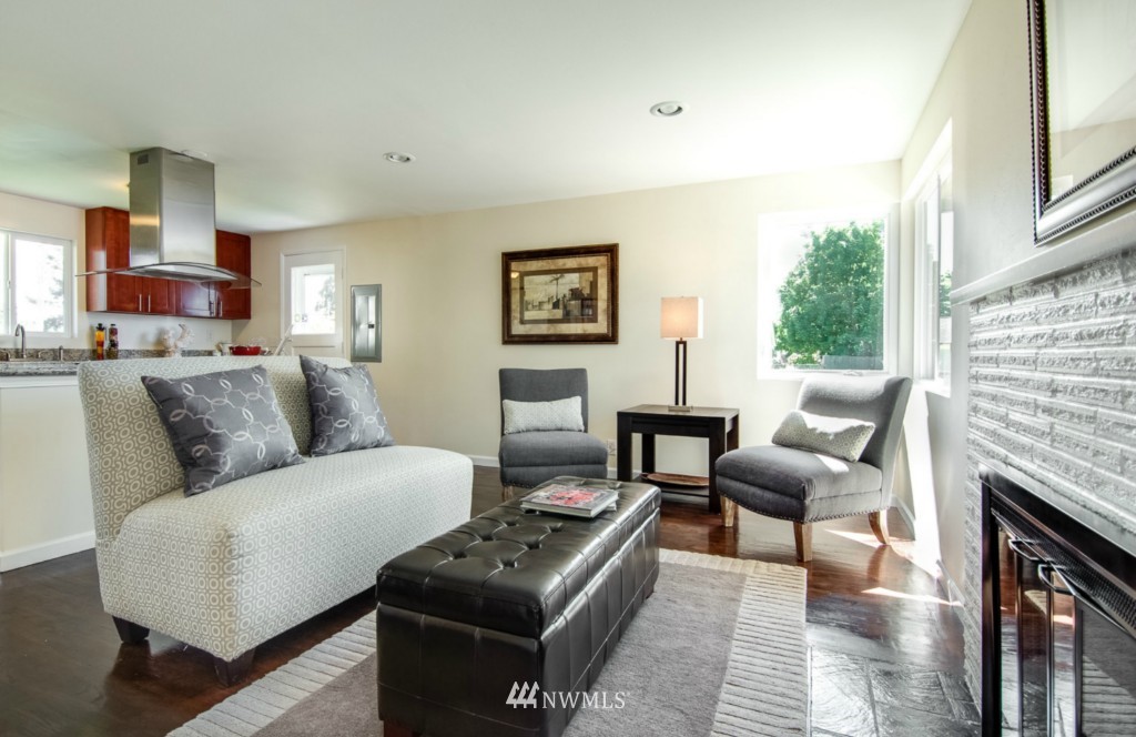 15767 118th Place Southeast Renton, WA 98058 - Photo 4 of 21 Gallery Image 4