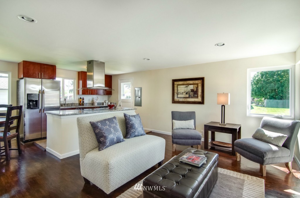 15767 118th Place Southeast Renton, WA 98058 - Photo 5 of 21 Gallery Image 5