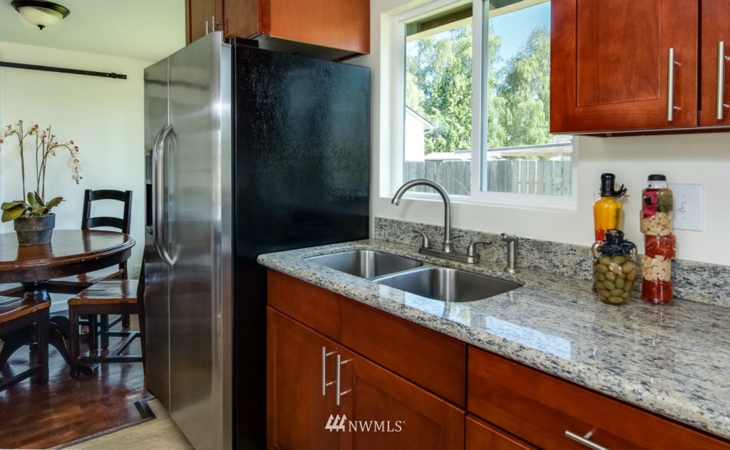 15767 118th Place Southeast Renton, WA 98058 - Photo 9 of 21 Gallery Image 9