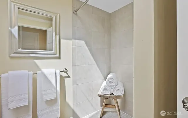 $4,200 | 2322 233rd Avenue Northeast, Sammamish, WA 98074