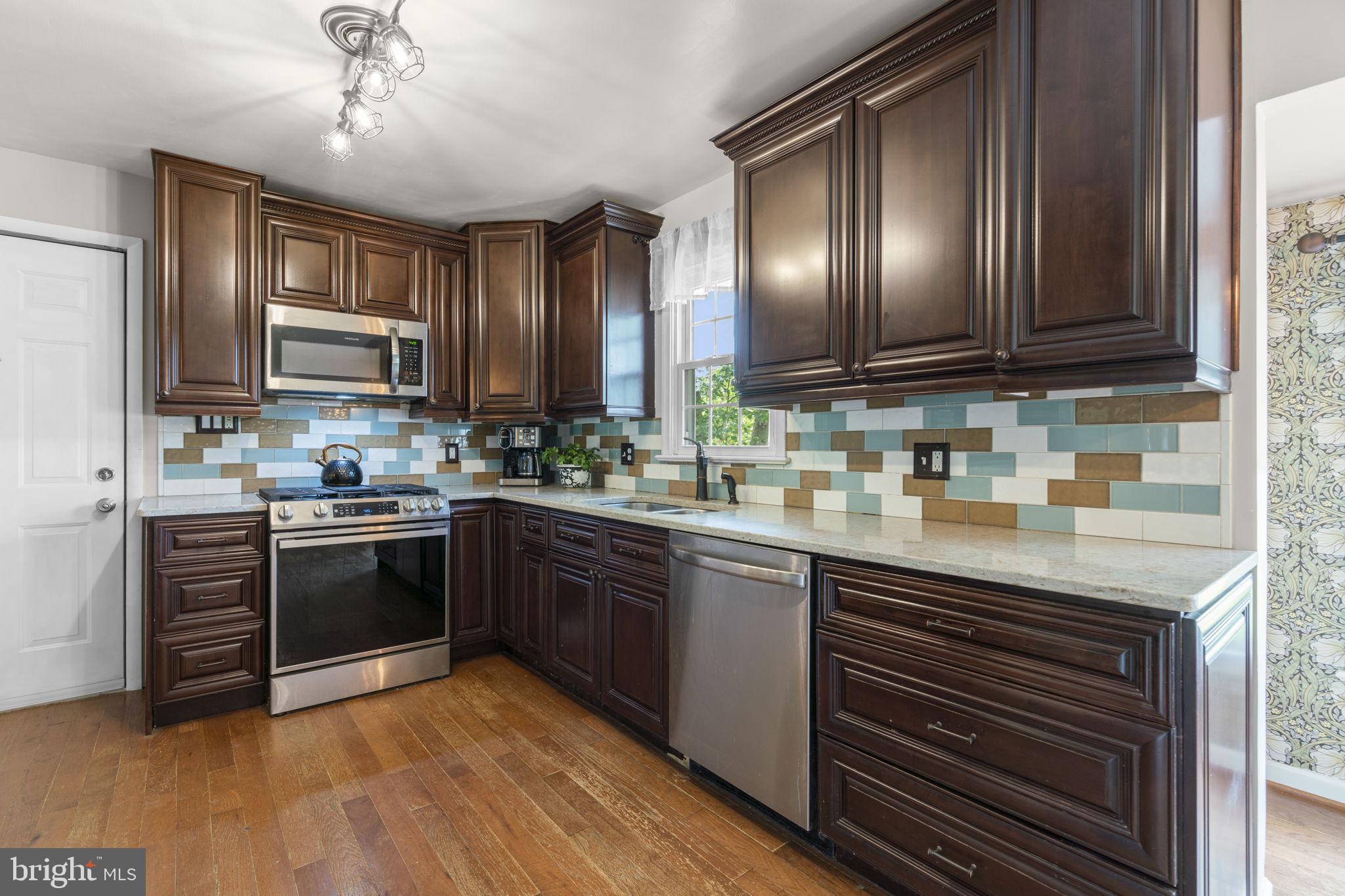9206 Mellenbrook Road Columbia, MD 21045 - Photo 10 of 44 Kitchen, Granite Counter tops and Backsplash