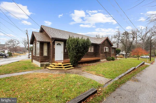 a front view of house with yard