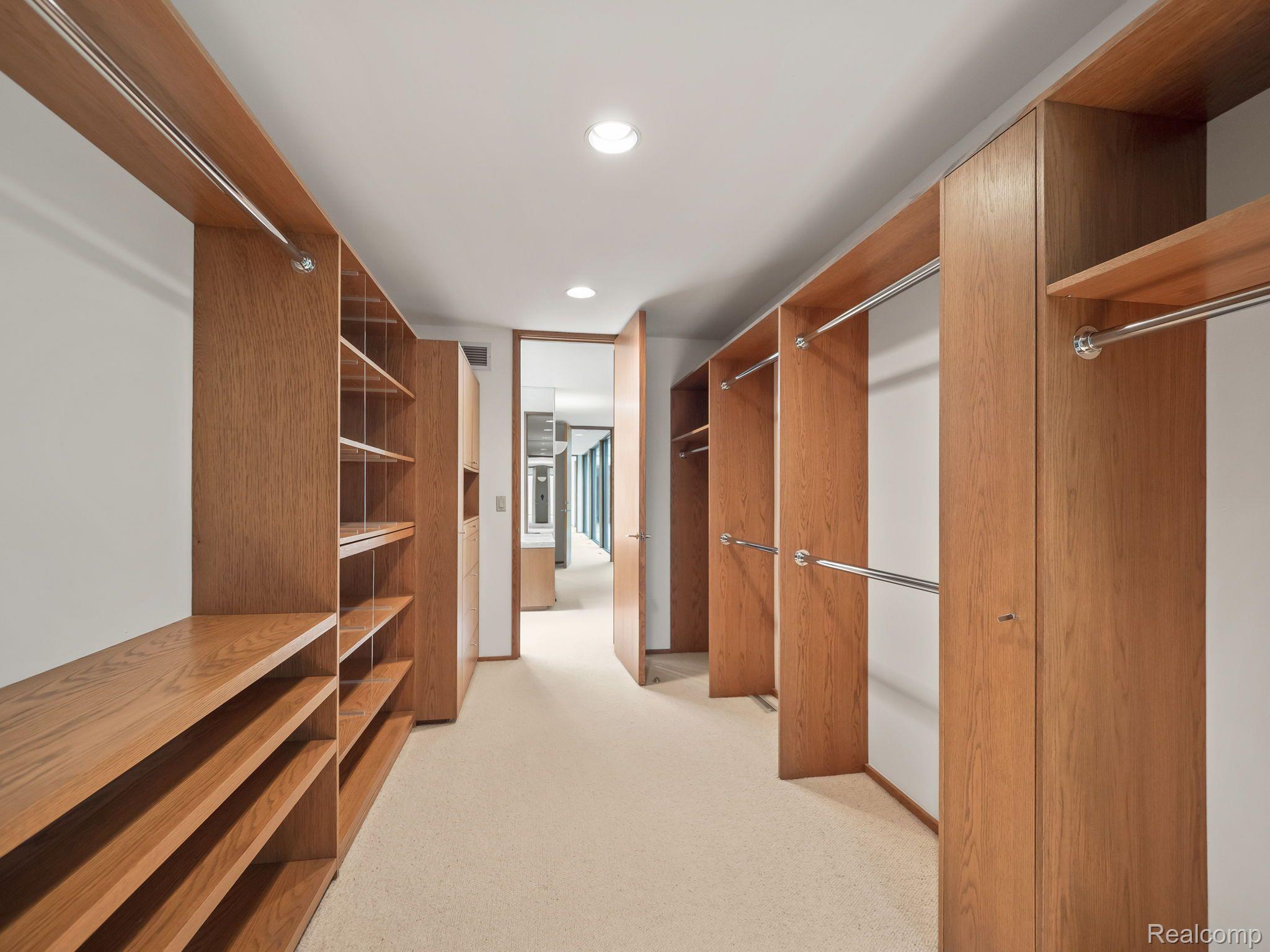 1850 East Vly Road Bloomfield Hills, MI 48304 - Photo 36 of 60 His Walk in Closet