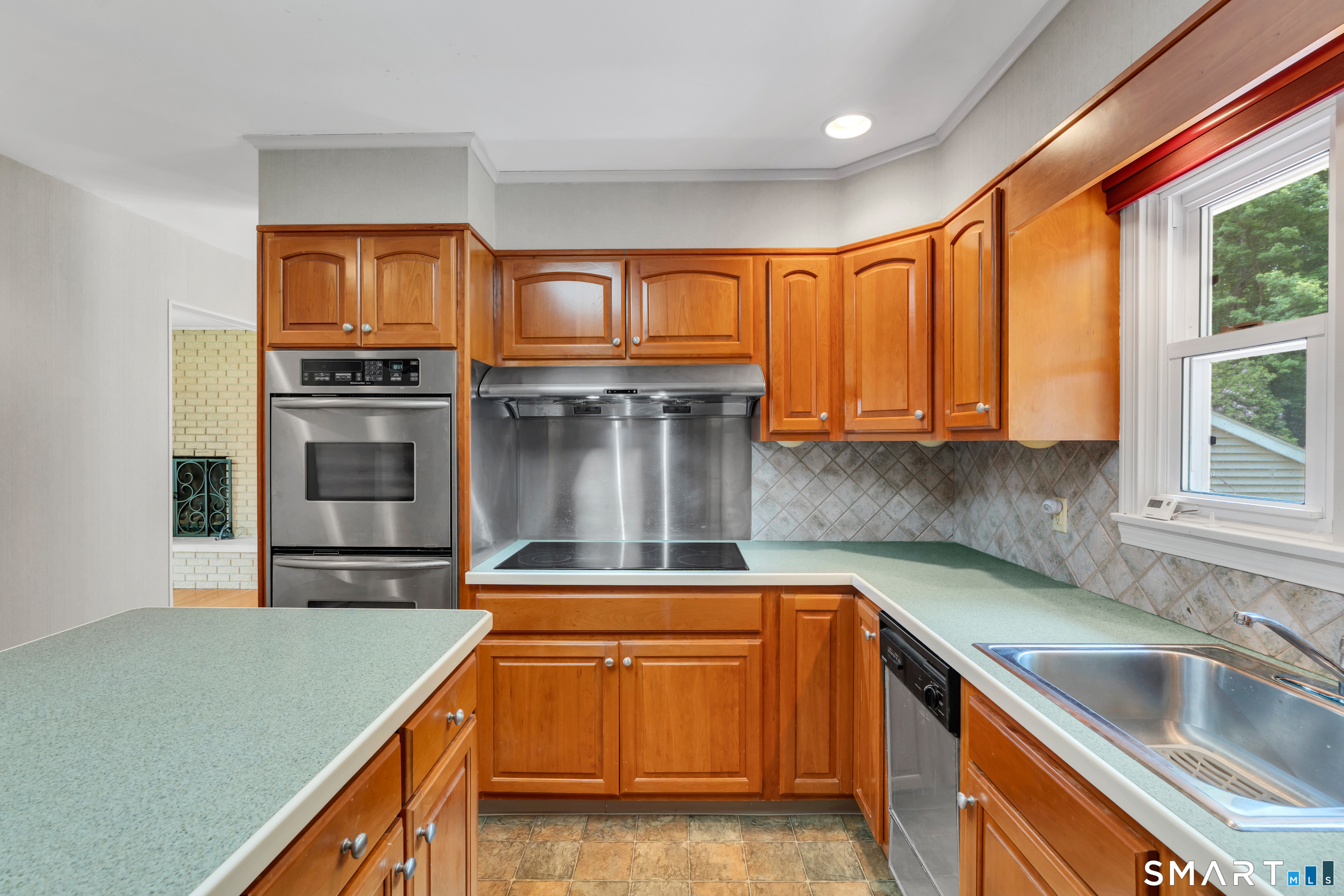 688 Raymond Hill Road Montville, CT 06370 - Photo 21 of 40