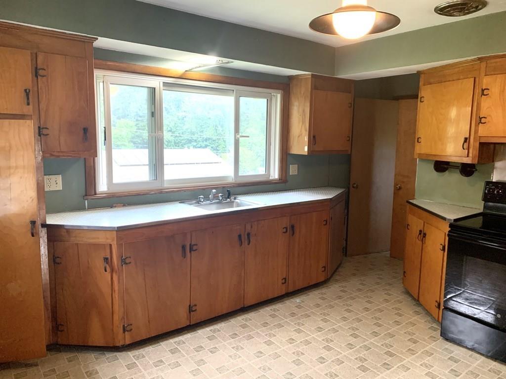 81 Emerson Street Springfield, MA 01118 - Photo 3 of 18 Gallery Image 3