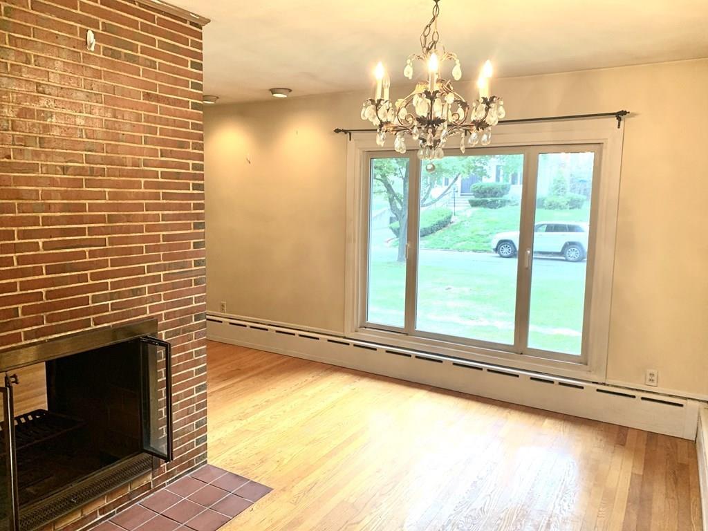 81 Emerson Street Springfield, MA 01118 - Photo 6 of 18 Gallery Image 6