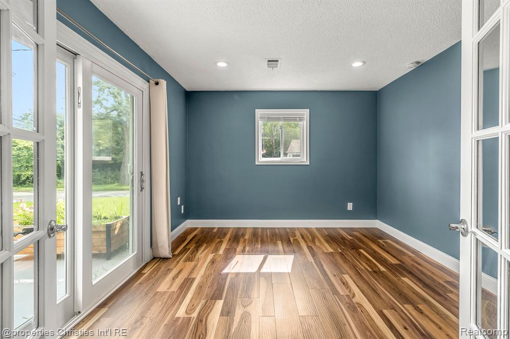 176 Barrington Road Bloomfield Hills, MI 48302 - Photo 16 of 41